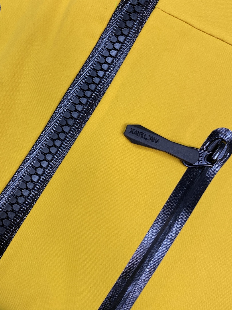Chanel Edziza Yellow 400¥ - Image 4