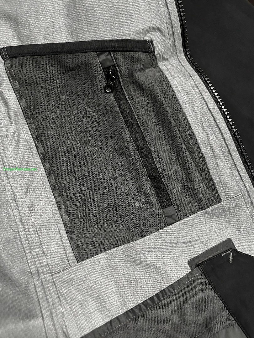 On Running ¥350 Macai Windbreaker - Image 18