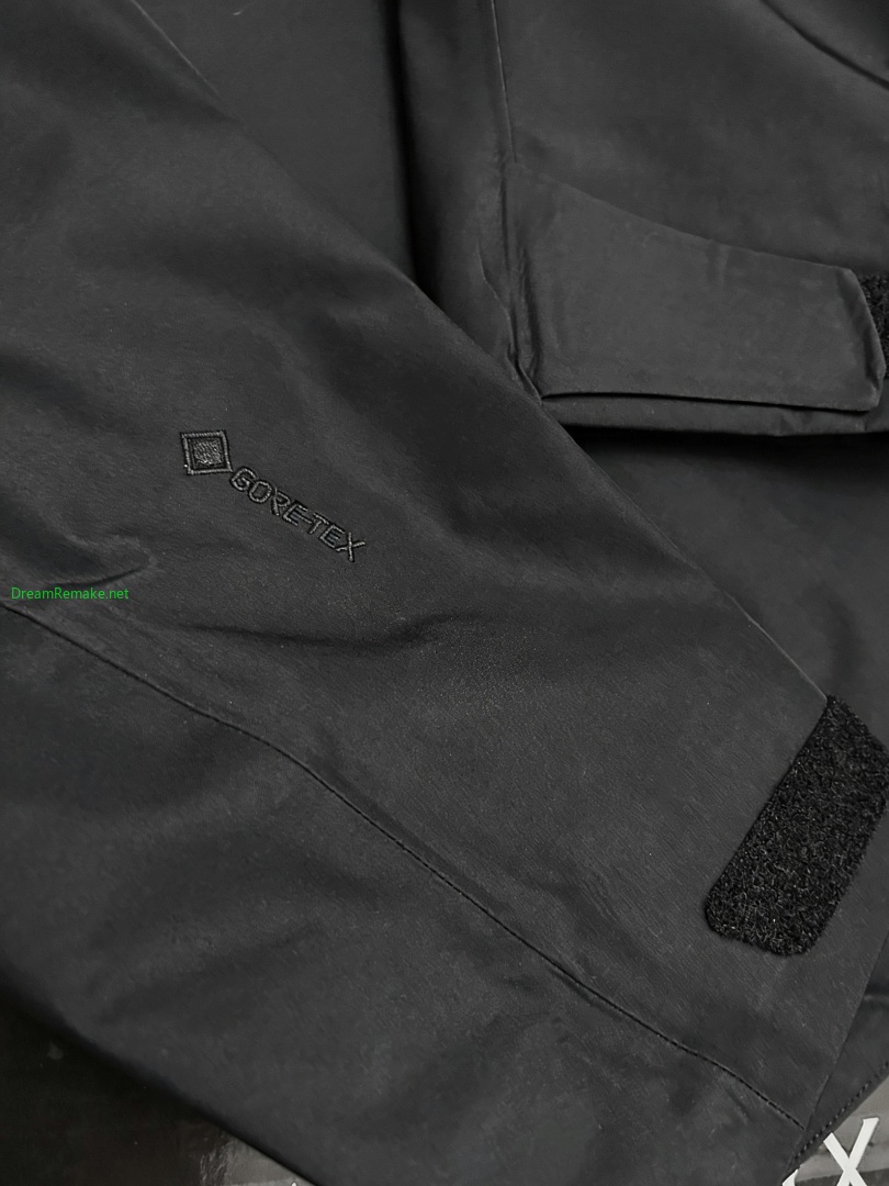 On Running ¥350 Macai Windbreaker - Image 22