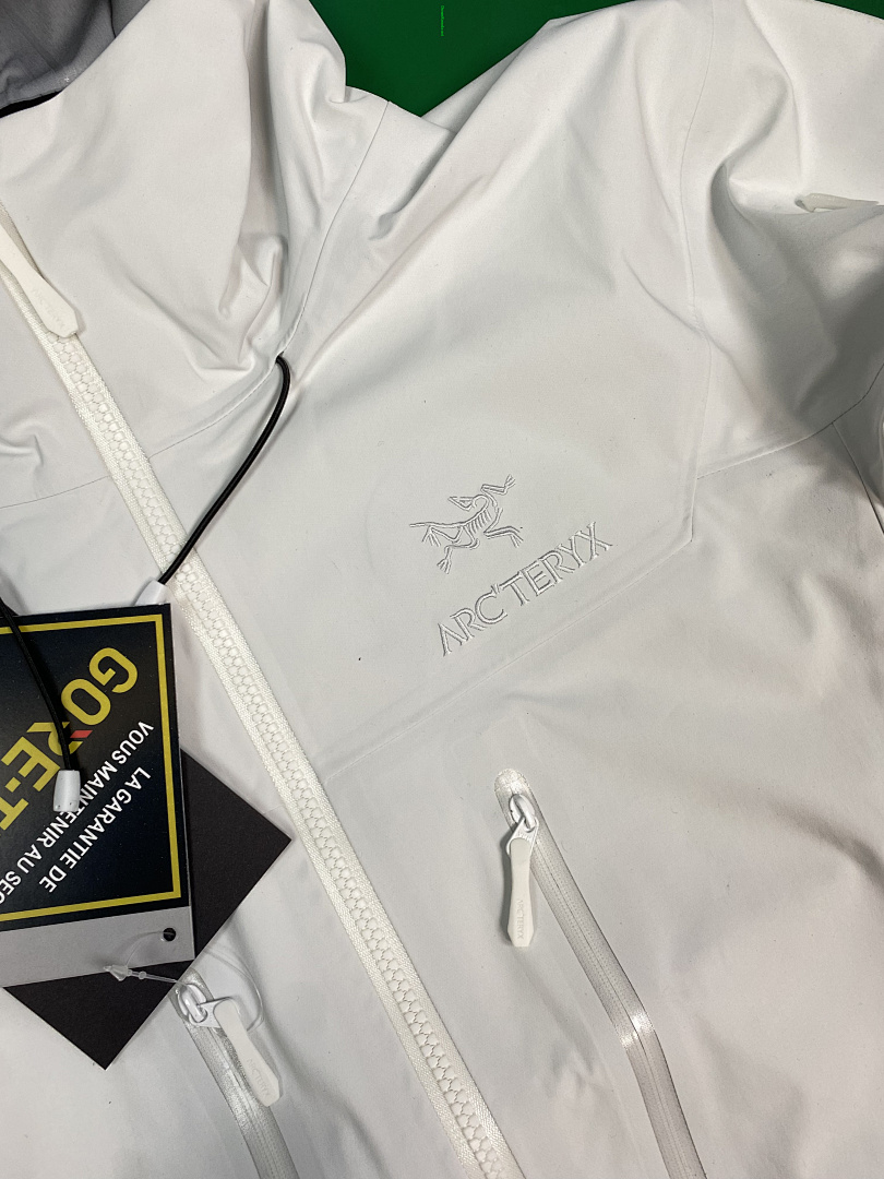 Chanel Polar White 400¥ - Image 4