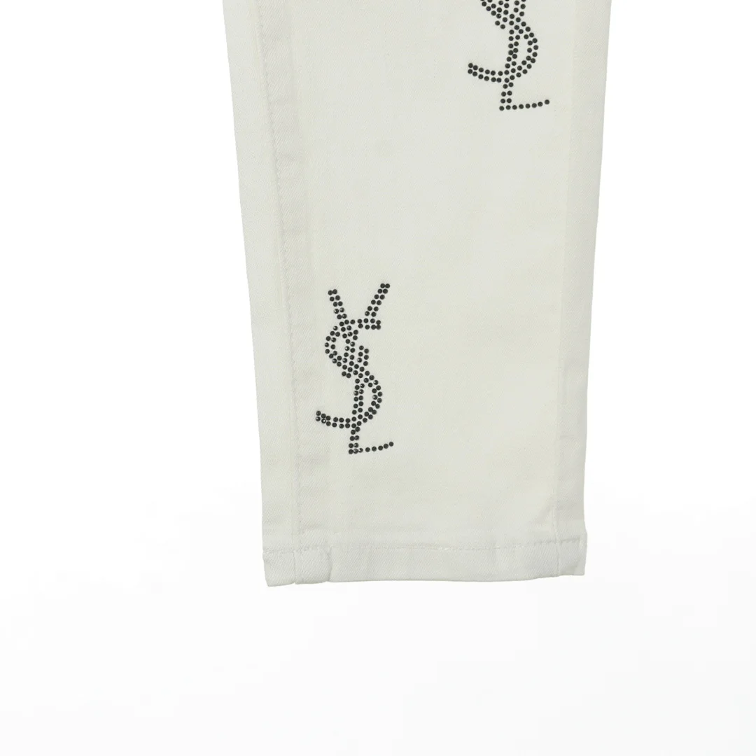Saint Laurent (YSL) Jean slim/droit à motif monogramme YSL intégral en strass – White (6)