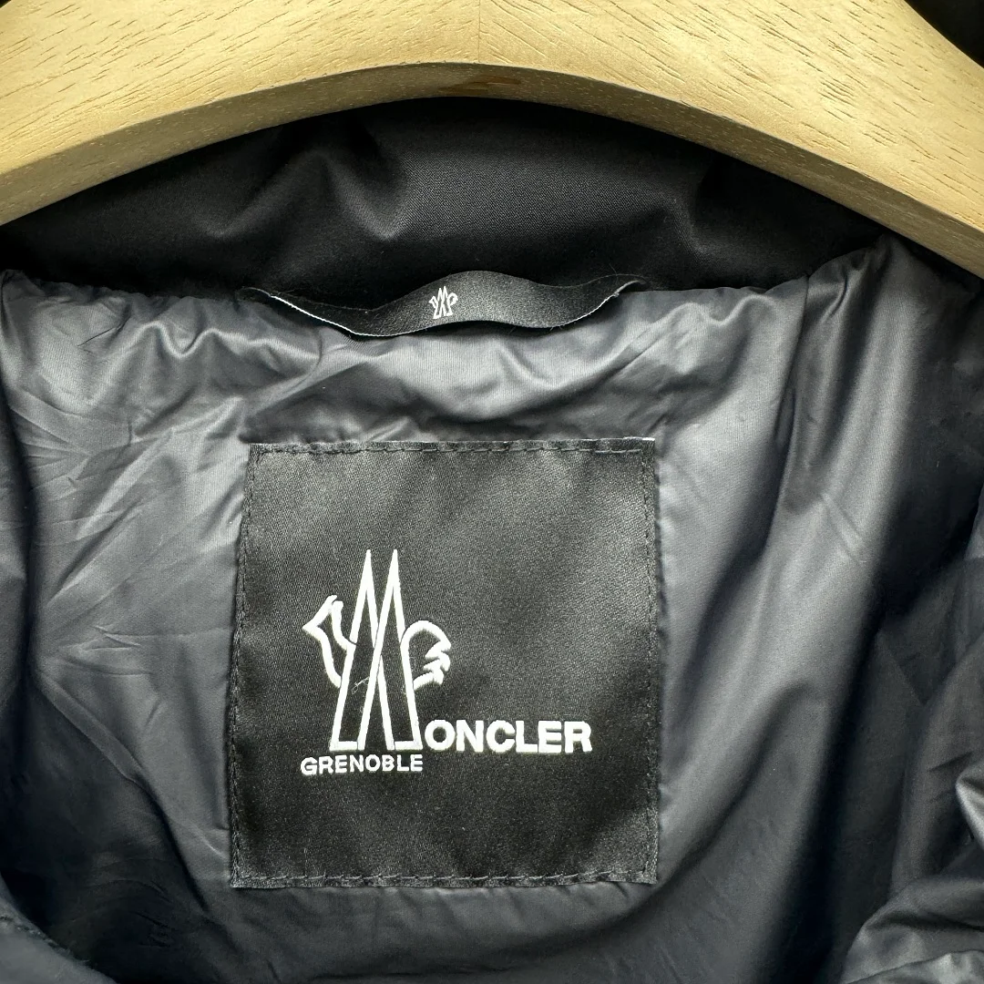 Moncler Grenoble Veste de ski isolante à capuche Montgetech – Black (4)