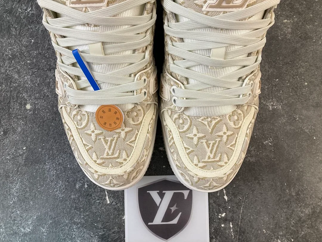 Baskets Louis Vuitton 1 LV Trainer 1, coloris Beige Monogram Jacquard, vue 9
