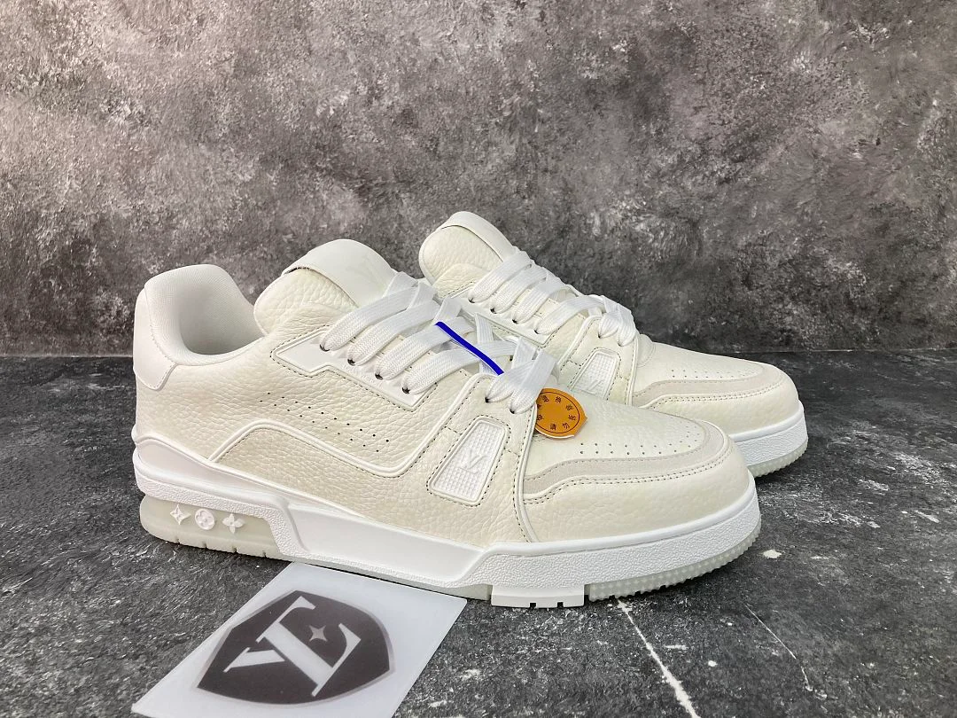 Baskets Louis Vuitton 1 LV Trainer 1 - White Monochrome, coloris White Monochrome, vue 11