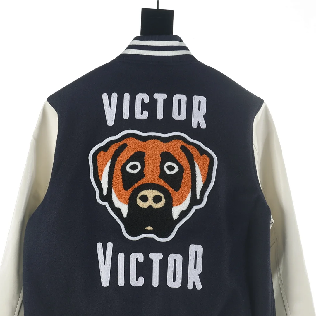 Human Made en collaboration avec Victor Victor Worldwide (conçu par NIGO pour la société médiatique de Steven Victor). Veste universitaire V, coloris Navy / White, vue 11