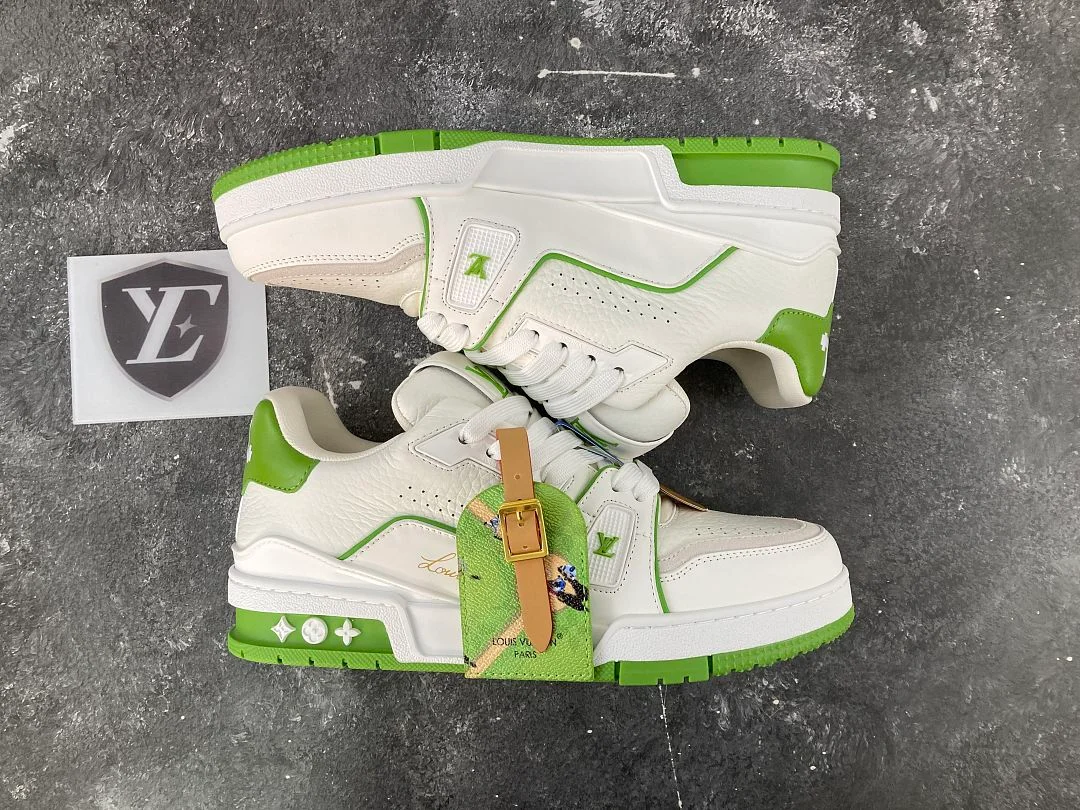 Baskets Louis Vuitton LV Trainer (basse), coloris White / Green, vue 12