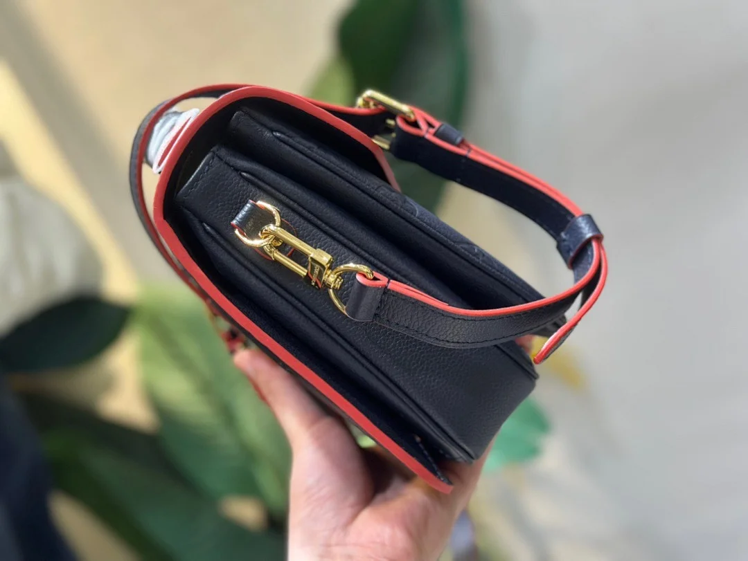 Louis Vuitton - Pochette Métis MM, coloris Marine Rouge /, vue 2
