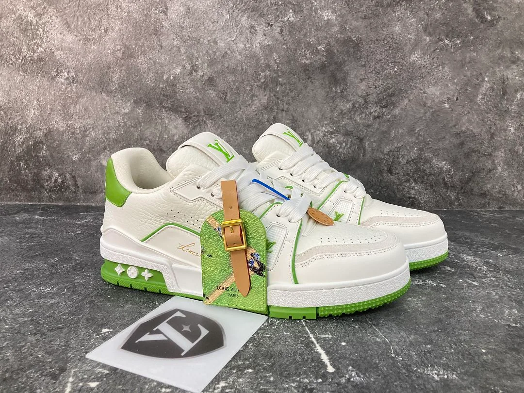 Baskets Louis Vuitton LV Trainer (basse), coloris White / Green, vue 11
