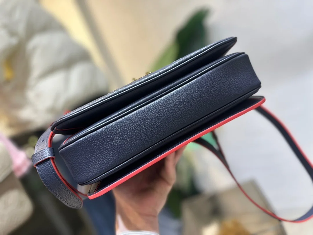 Louis Vuitton - Pochette Métis MM, coloris Marine Rouge /, vue 3