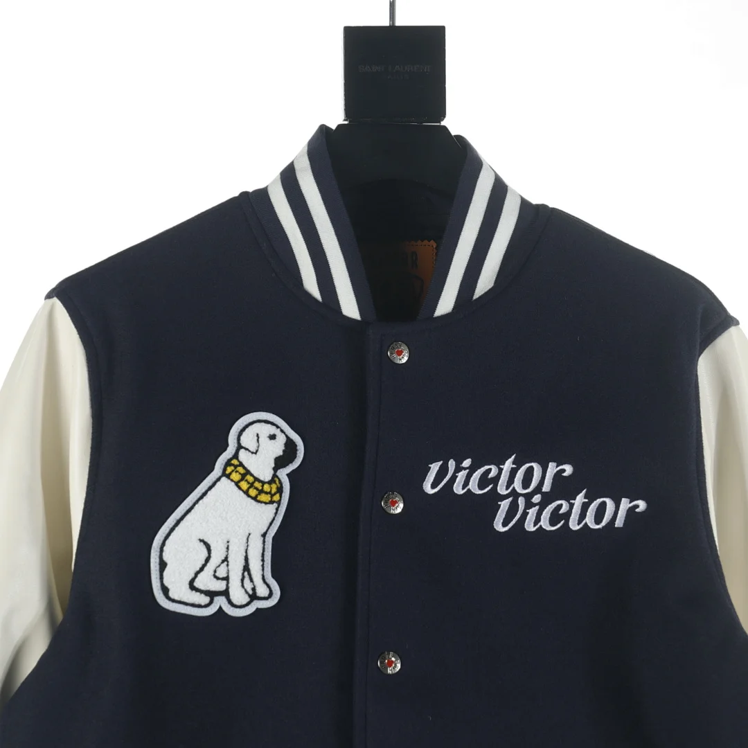 Human Made en collaboration avec Victor Victor Worldwide (conçu par NIGO pour la société médiatique de Steven Victor). Veste universitaire V, coloris Navy / White, vue 4