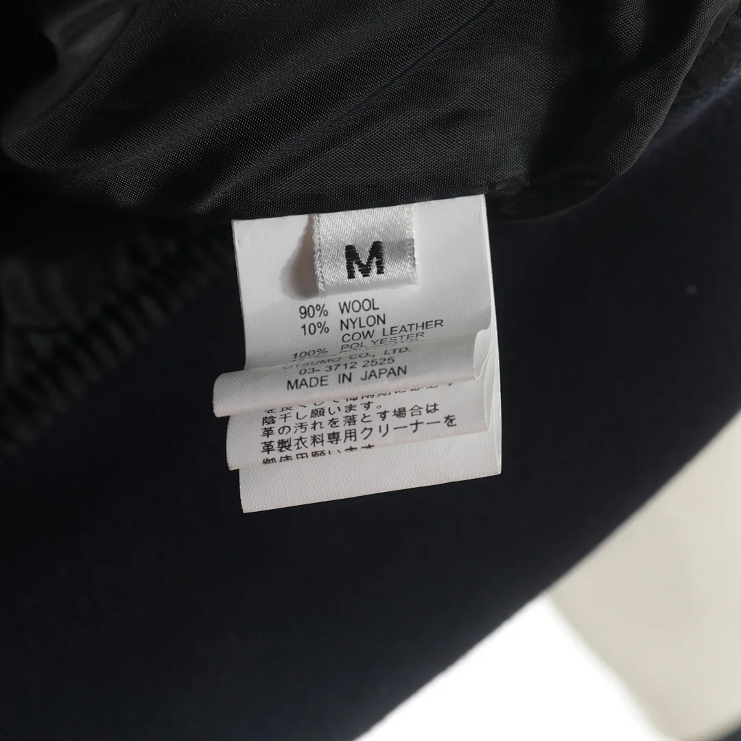 Human Made en collaboration avec Victor Victor Worldwide (conçu par NIGO pour la société médiatique de Steven Victor). Veste universitaire V, coloris Navy / White, vue 8