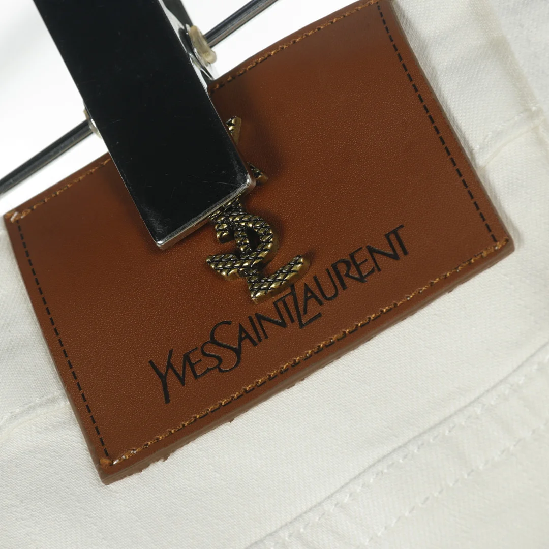 Saint Laurent (YSL) Jean slim/droit à motif monogramme YSL intégral en strass – White (10)