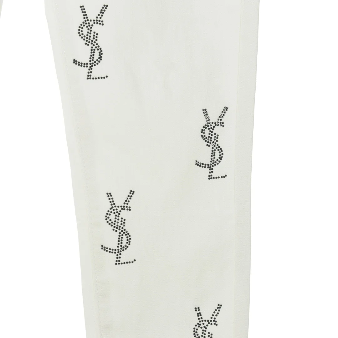 Saint Laurent (YSL) Jean slim/droit à motif monogramme YSL intégral en strass – White (5)