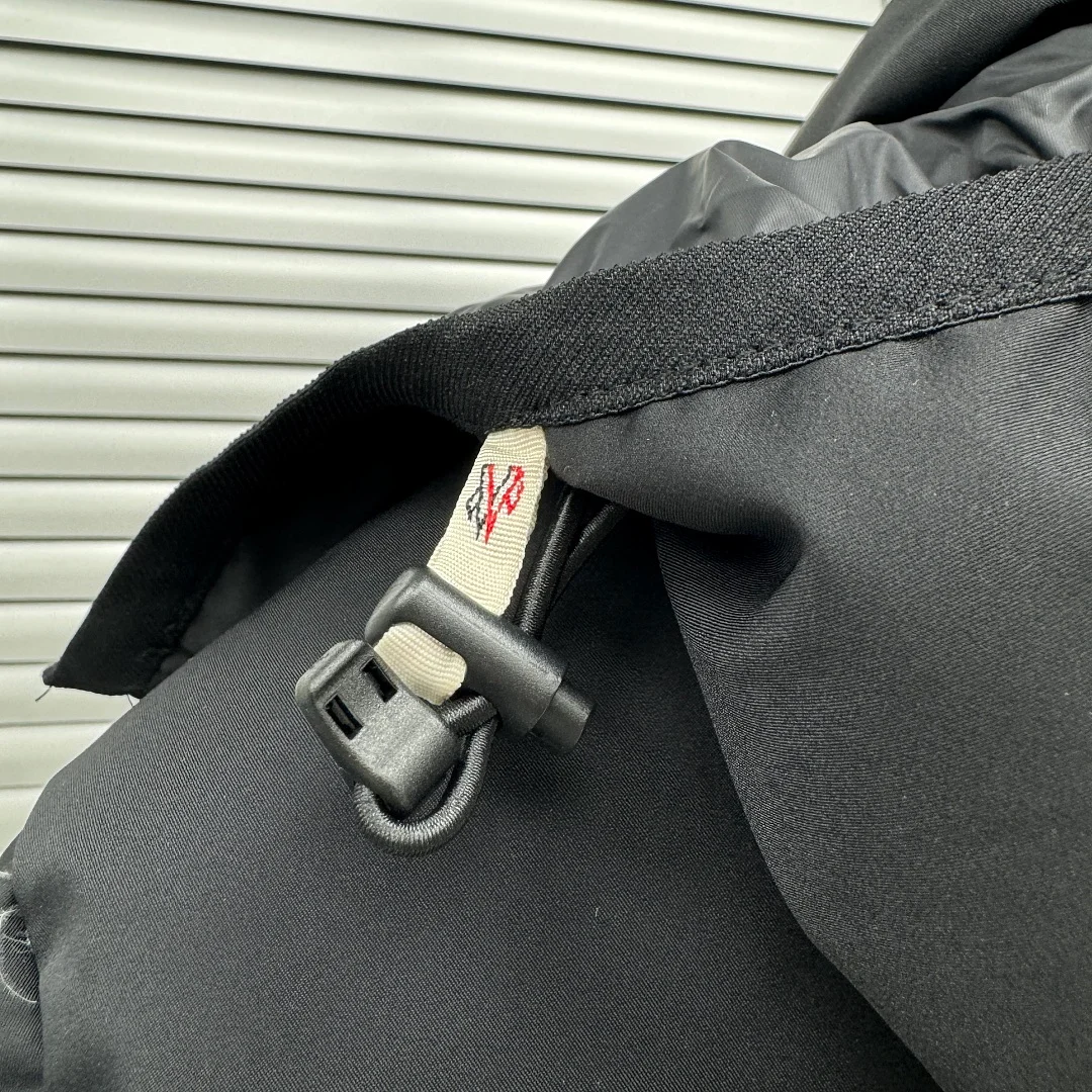 Moncler Grenoble Veste de ski isolante à capuche Montgetech – Black (10)