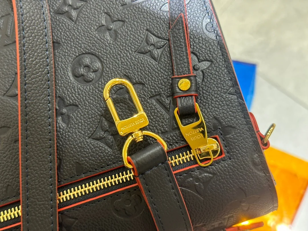 Louis Vuitton - Pochette Métis MM, coloris Marine Rouge /, vue 5