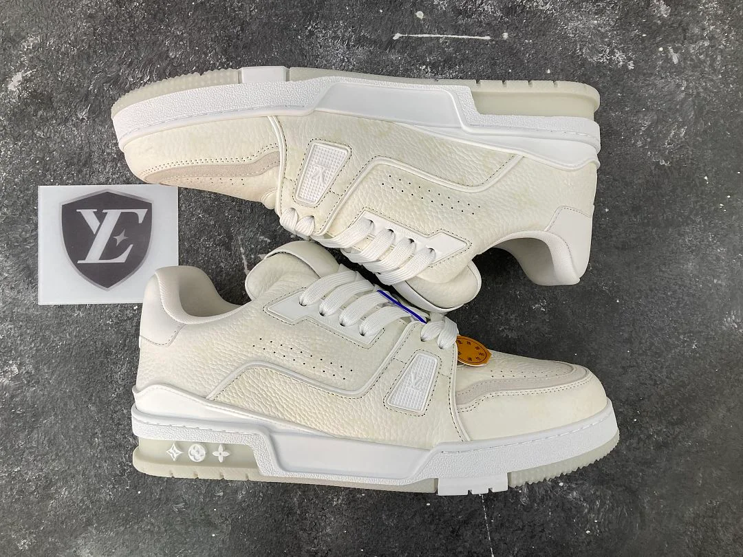 Baskets Louis Vuitton 1 LV Trainer 1 - White Monochrome, coloris White Monochrome, vue 12