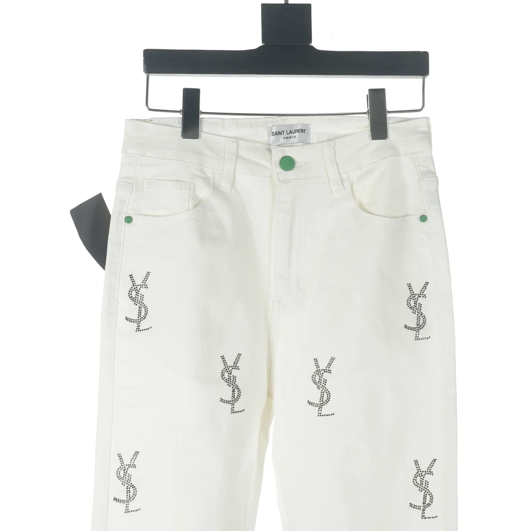 Saint Laurent (YSL) Jean slim/droit à motif monogramme YSL intégral en strass – White (4)