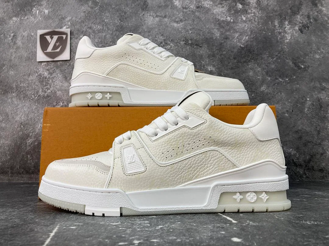Baskets Louis Vuitton 1 LV Trainer 1 - White Monochrome, coloris White Monochrome, vue 4