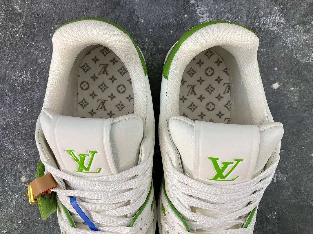Baskets Louis Vuitton LV Trainer (basse), coloris White / Green, vue 10