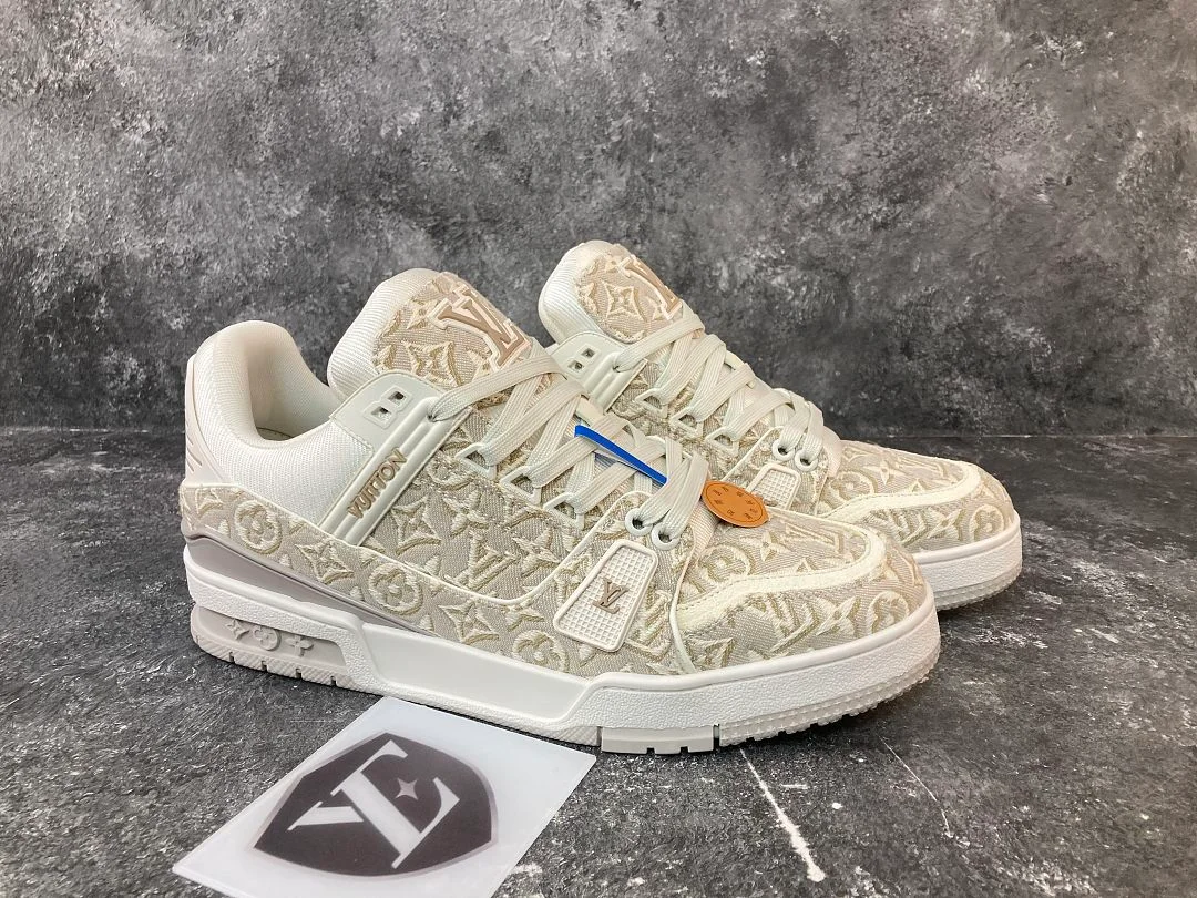Baskets Louis Vuitton 1 LV Trainer 1, coloris Beige Monogram Jacquard, vue 11