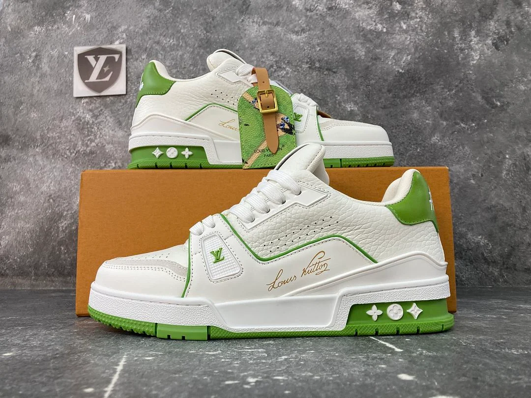 Baskets Louis Vuitton LV Trainer (basse), coloris White / Green, vue 4