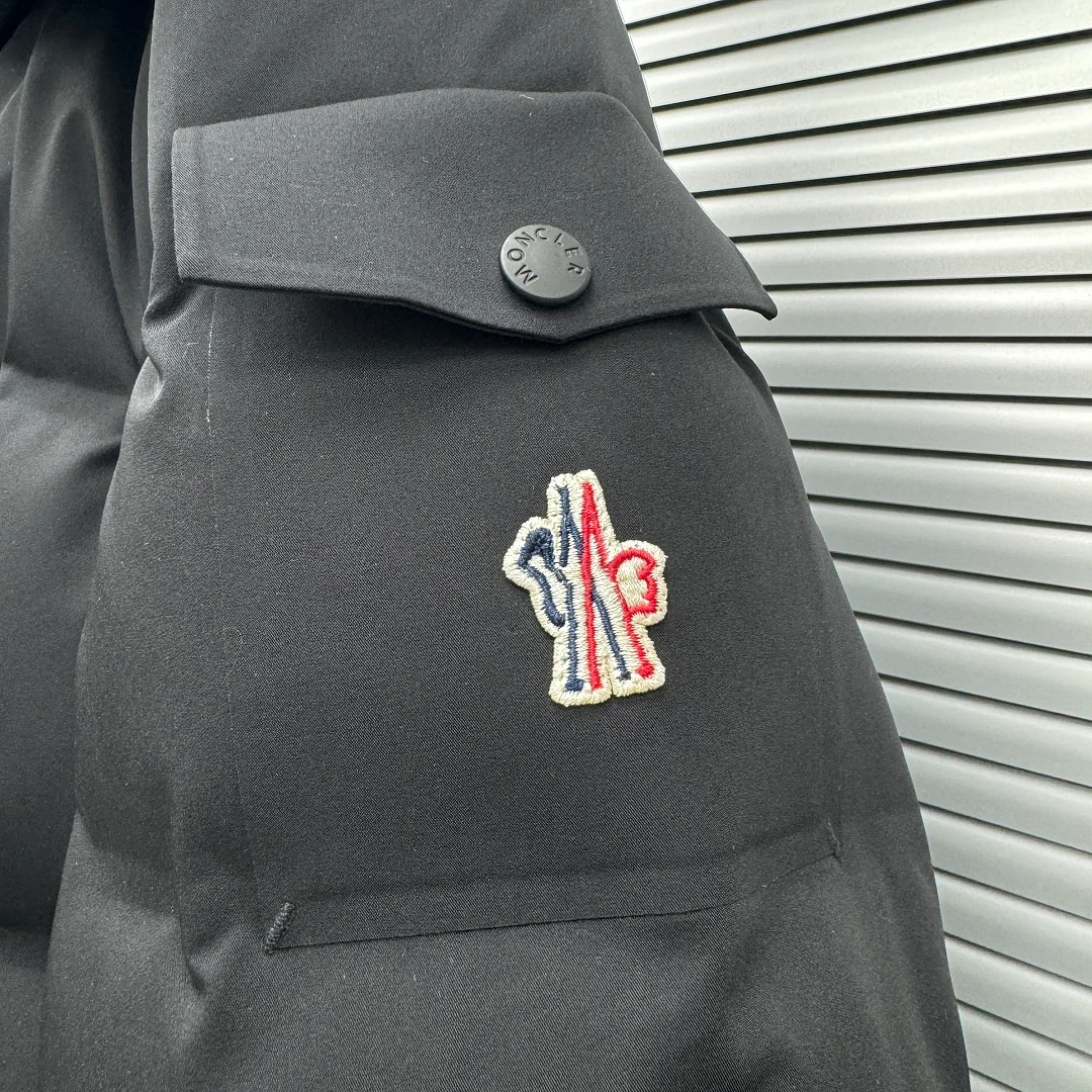 Moncler Grenoble Veste de ski isolante à capuche Montgetech – Black (8)