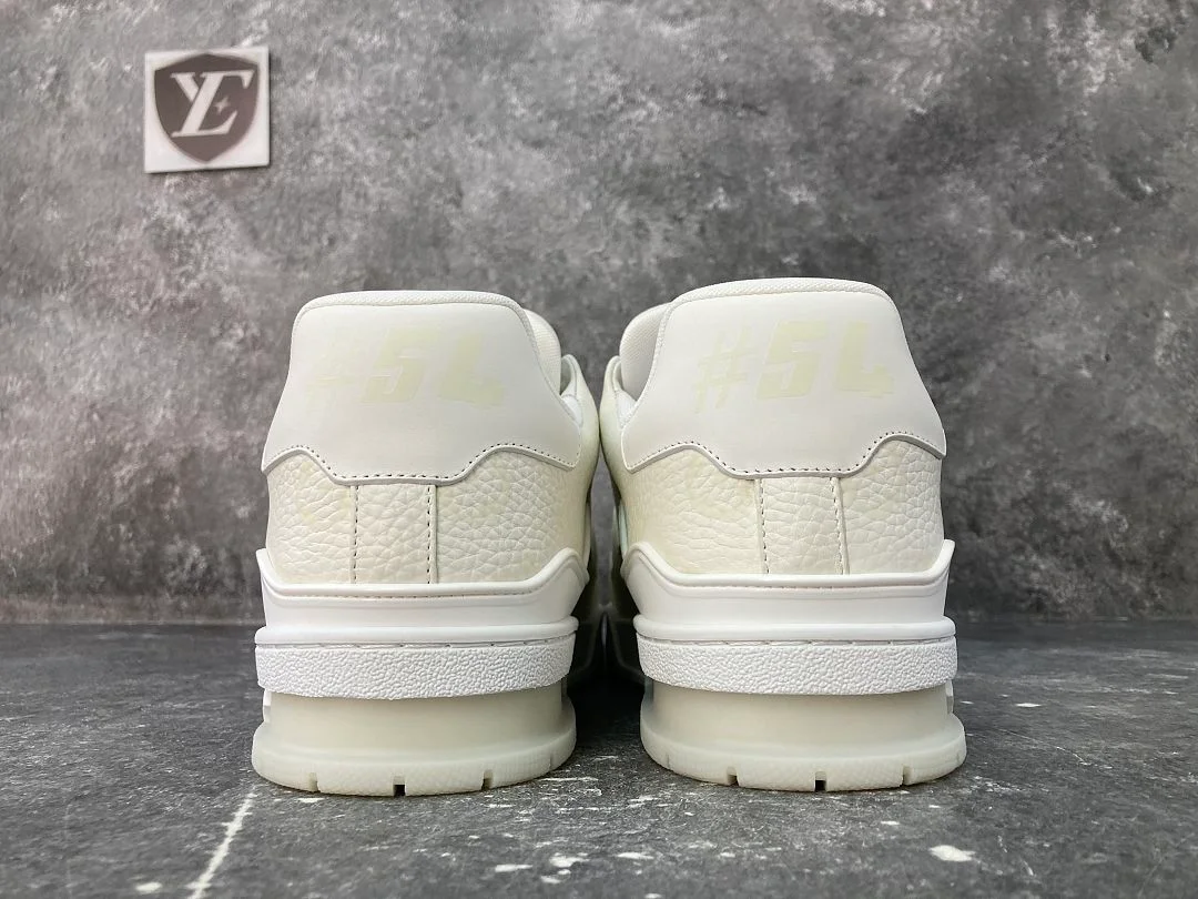 Baskets Louis Vuitton 1 LV Trainer 1 - White Monochrome, coloris White Monochrome, vue 8